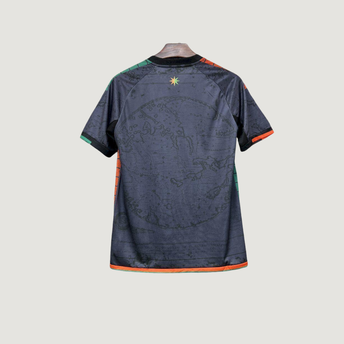 Venezia FC – Maillot Concept 2025-26 – gris foncé, rouge, vert